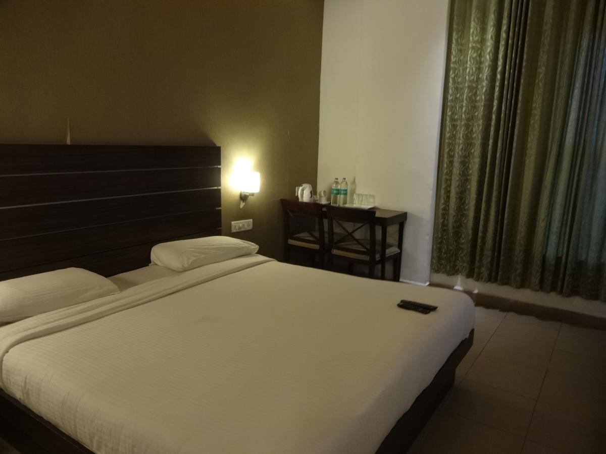 Ampa Skywalk Hotel Chennai Eksteriør billede